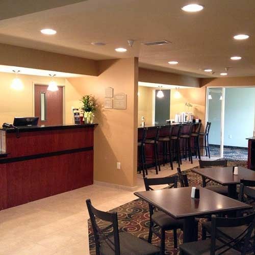 Cobblestone & - Hotel Newton