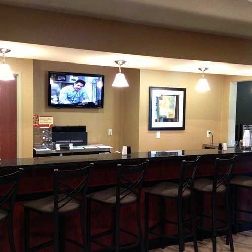 Cobblestone & - Hotel Newton