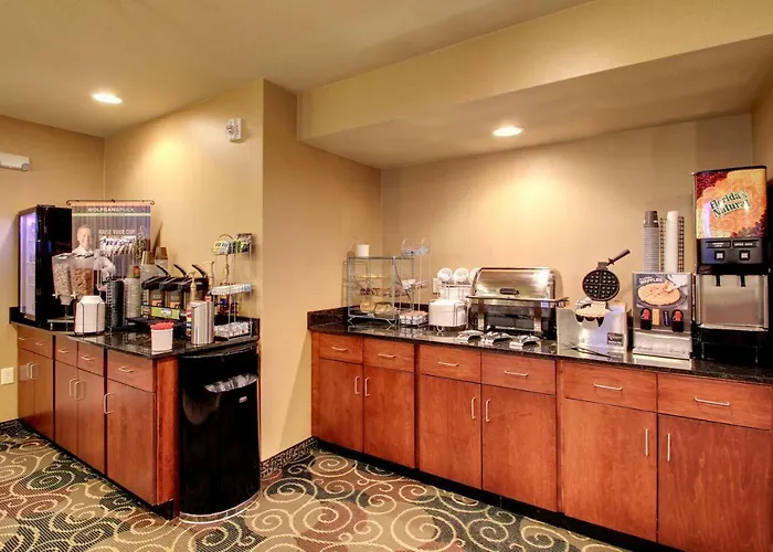 Cobblestone Hotel & Suites - Newton