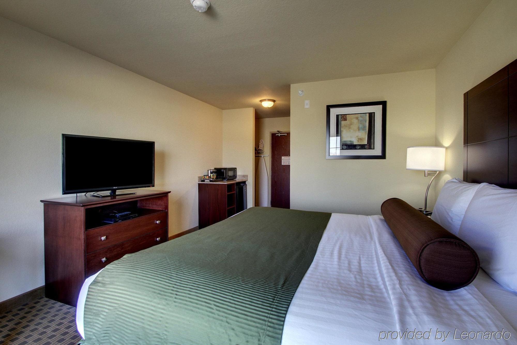 Hotel Cobblestone & -